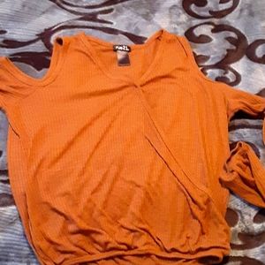 An off shoulder sleeves/croptop/shirt